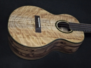blond and chocolate myrtle super tenor ukulele